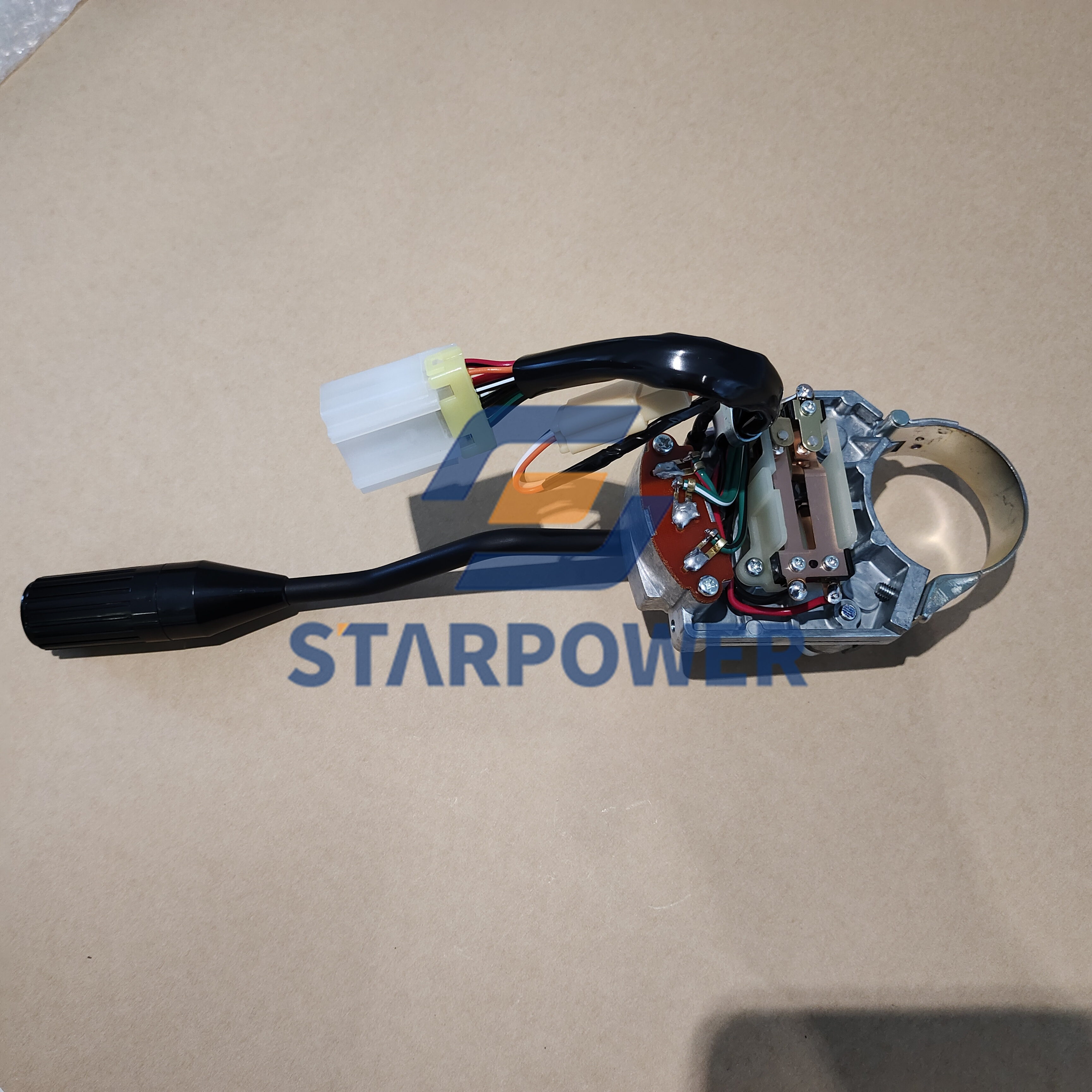 569-06-61111 ПЕРЕКЛЮЧАТЕЛЬ HD255-5;HD405-6;HD325-6;HD255-5;HD465-5;HD985-5;HD985-3;HD785-3